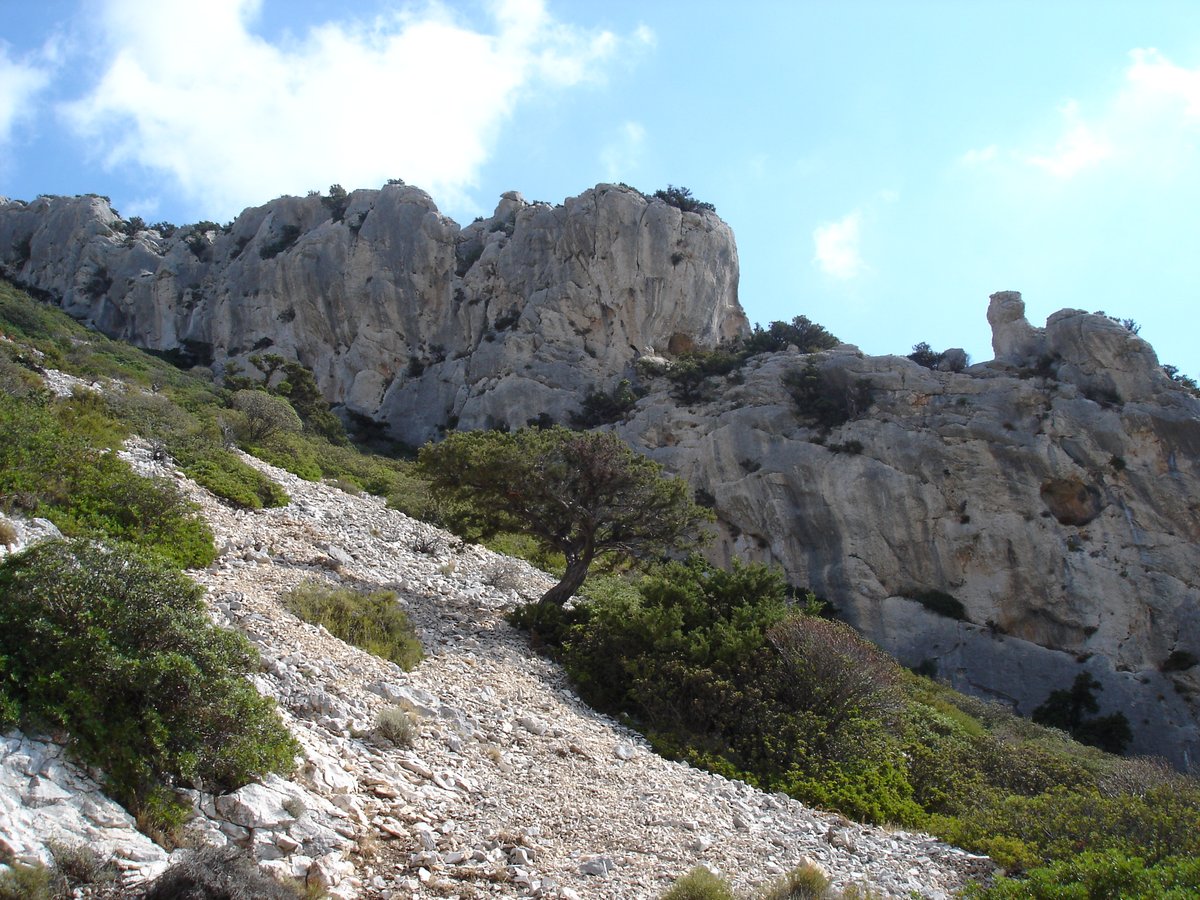 A half-buried Bronze Age settlement in Sardinia: Step into Tiscali