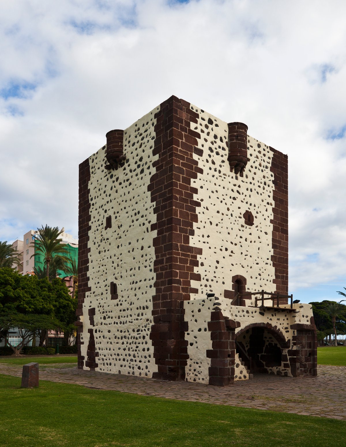 The Enchanted Keep of Conde: A Timeless Beacon on the Isle of La Gomera