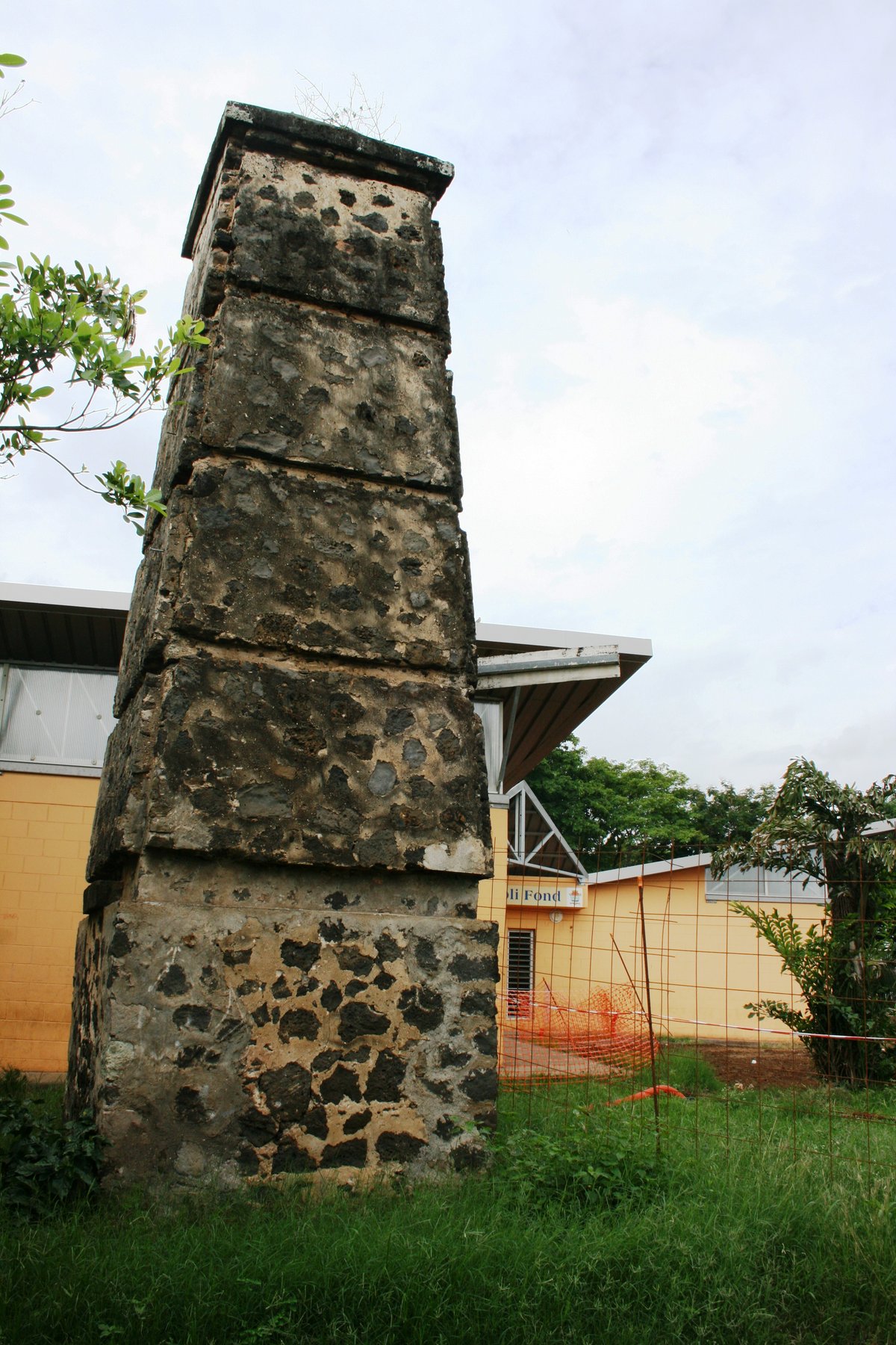 La cheminée de Basse-Terre in Saint-Pierre