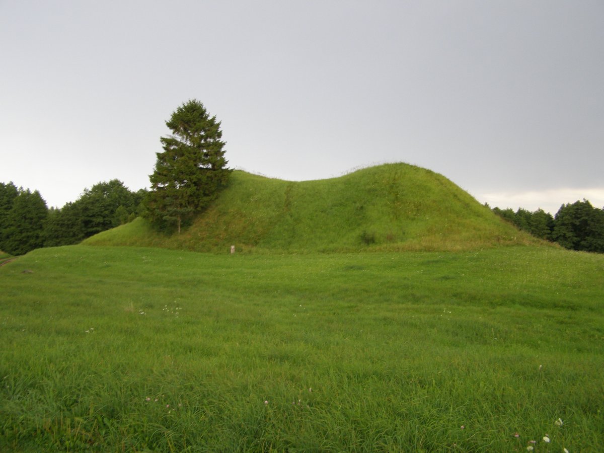 The hillfort with the hidden village