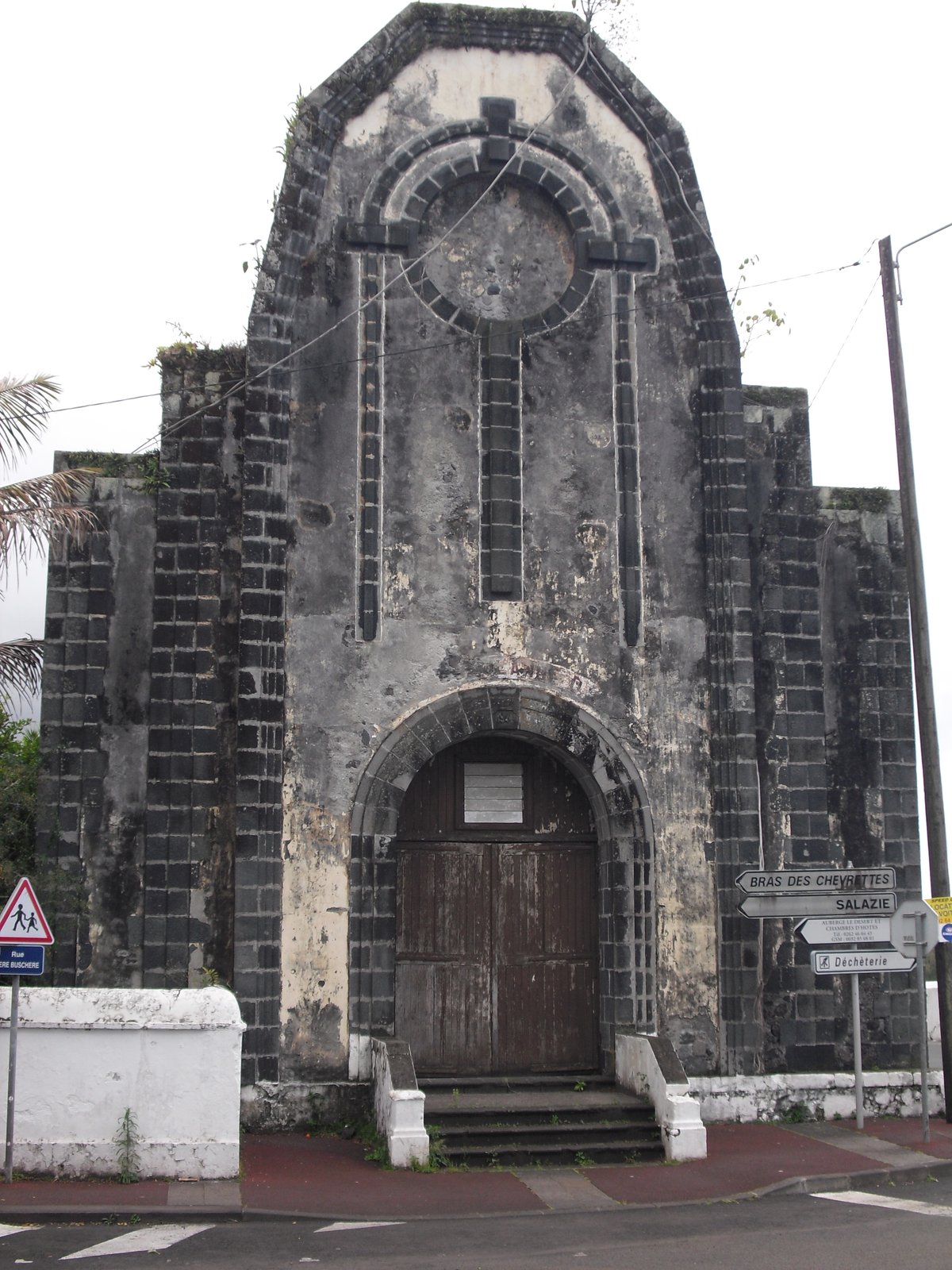 The Enchanted Chapel without a Roof