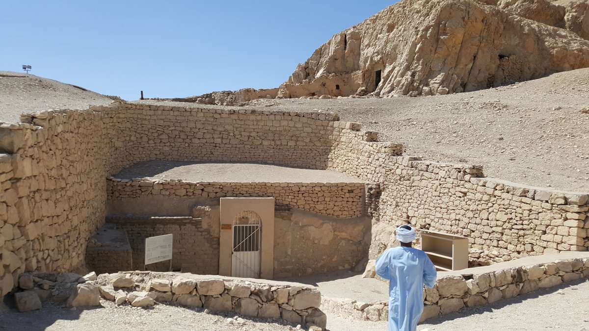 The Enchanted Resting Place of Menna: The Gloaming Tomb