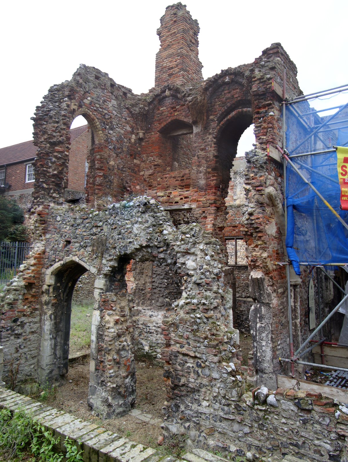 The west cloister fragment: a surviving tale of the 13th-century Grey Friars