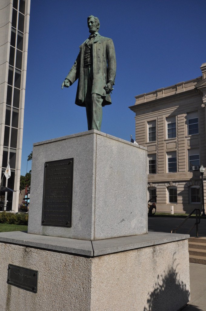 The roadside Lincoln: From hero to hometown superstar