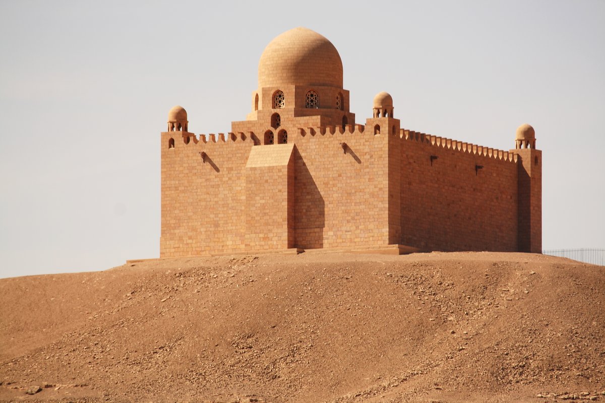 The Enchanted Tomb of the Aga Khan: A Bridge Between Yesteryear and Tomorrow