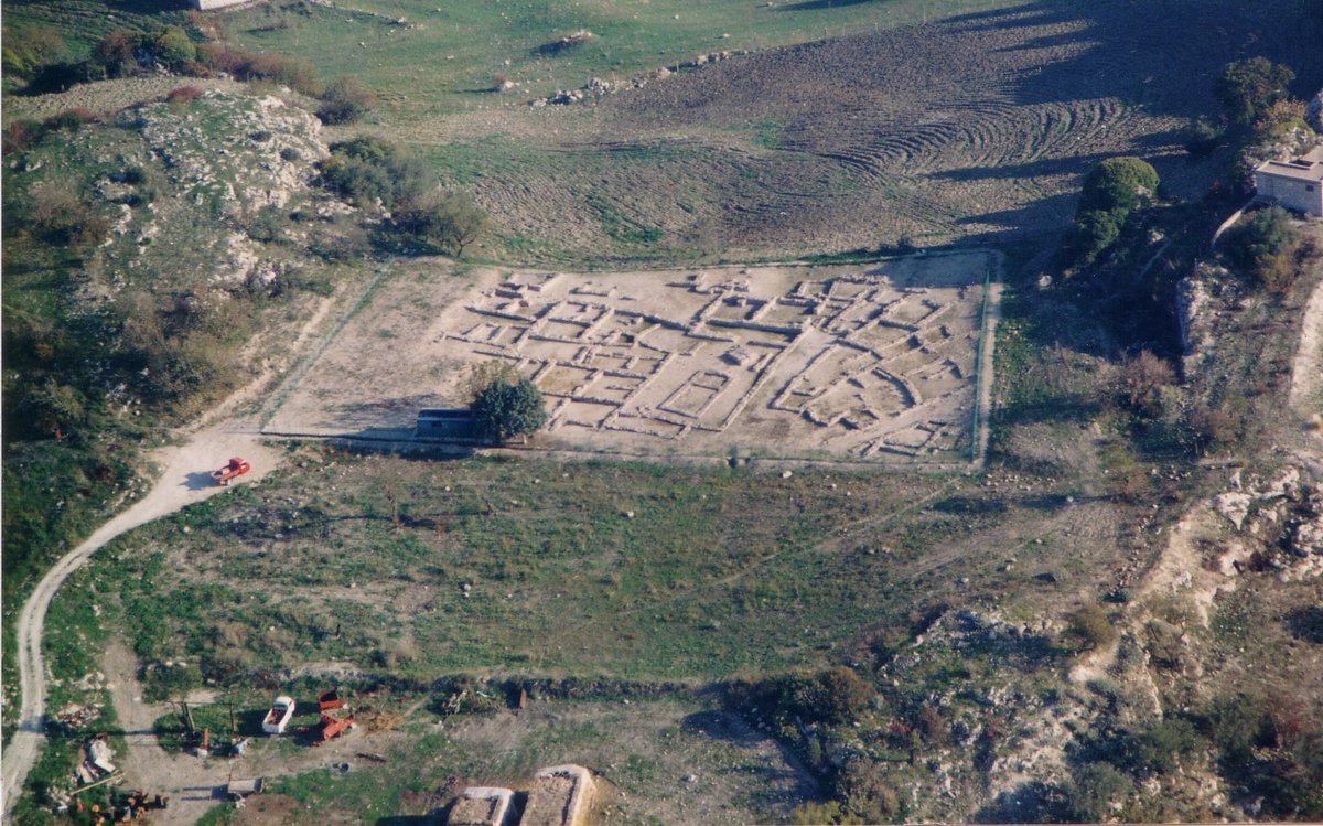 The strategic hillfort of Sicans and Greeks: Vassallaggi