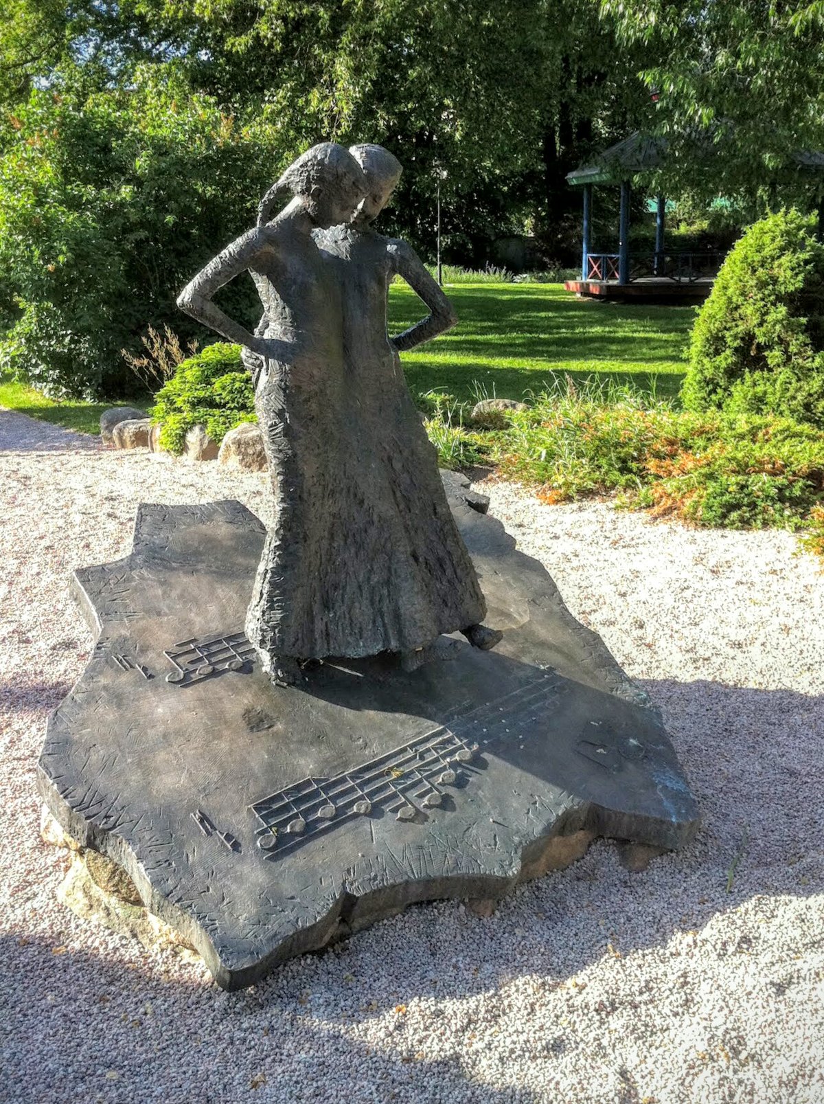 A Century of Captivation: Lena Lervik's 'Flickorna i Småland' - A Timeless