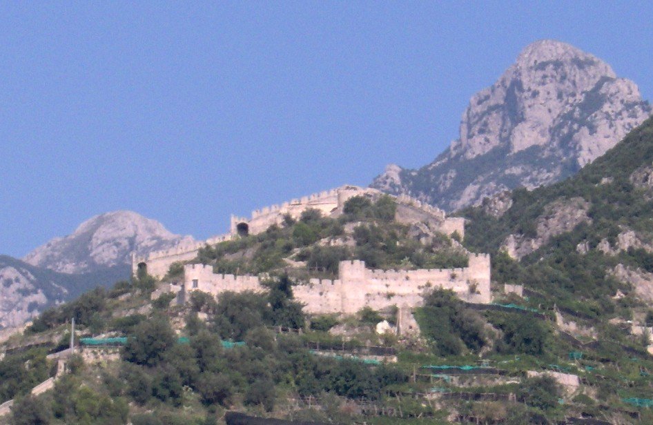 A forgotten fortress in Maiori's hills