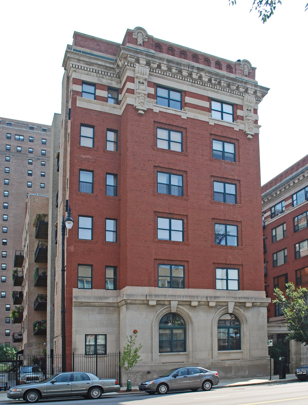 Born at Chicago's St. Luke's: Rumsfeld, Williams