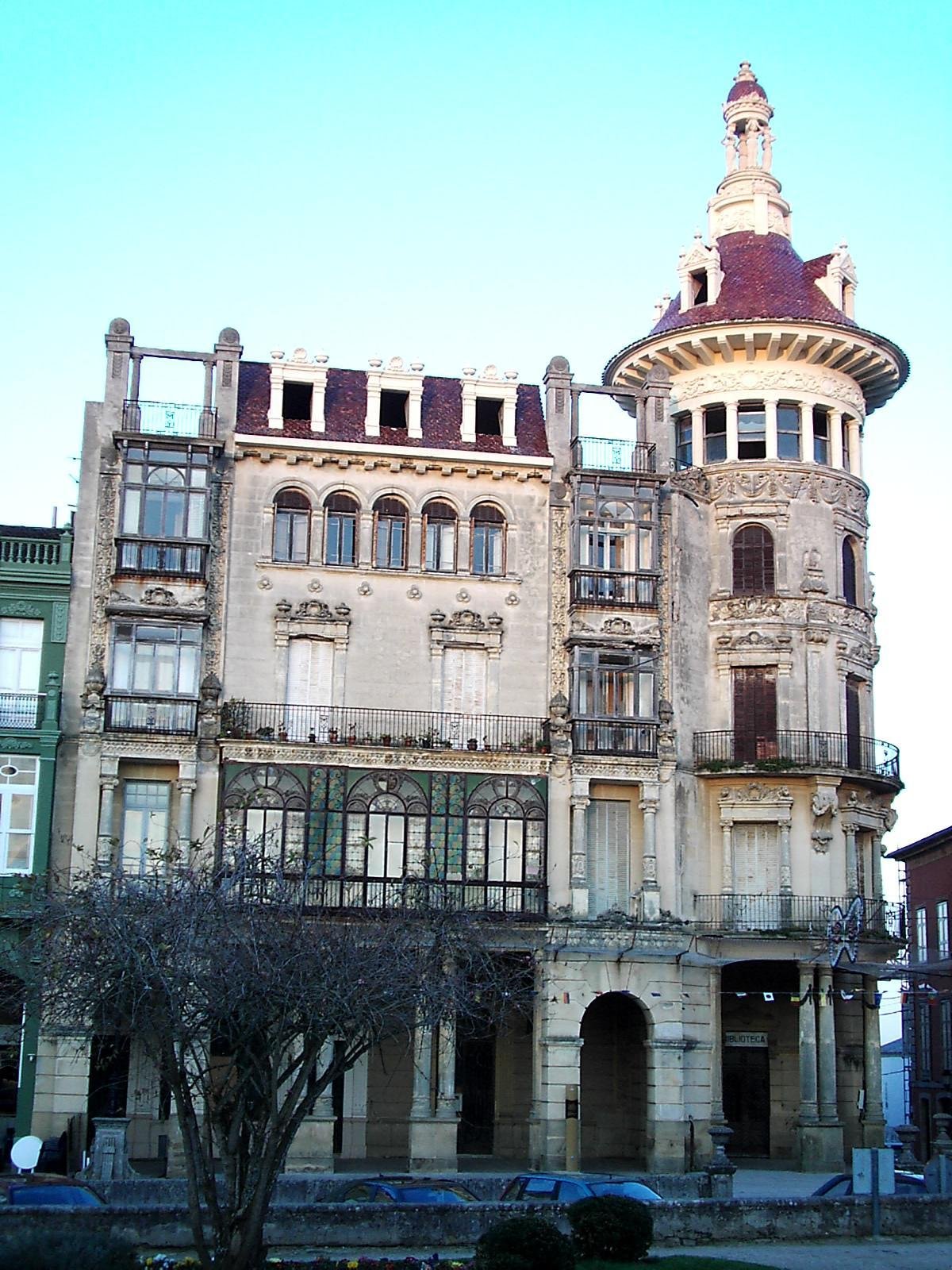 Torre dos Moreno: A Modernist Masterpiece