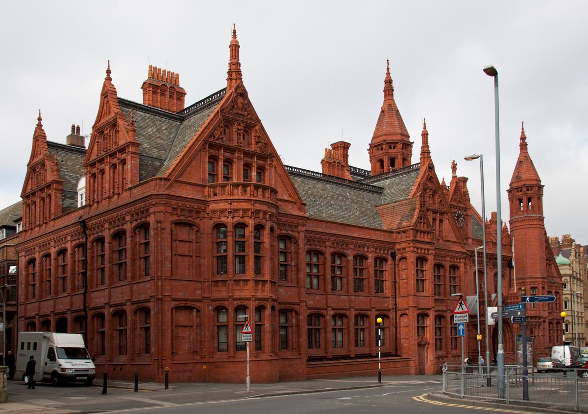 Queen Victoria's Tribute: A Dedicated Birmingham - Victoria Law Courts
